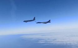  Rusia Kerahkan 2 Jet Tempur Sukhoi SU-30 Bayangi Pesawat Pembom AS 