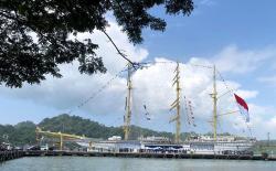  KRI Bima Suci Bersandar di Pelabuhan Tanjung Intan, Bupati Cilacap: Ini Peristiwa Langka