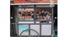 Kuliner Enak di Bogor, Cicipi Lumpia Legend Dimasak Pakai Tungku Arang