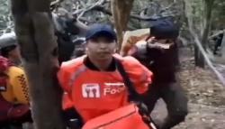 Viral Pengantar Paket Nyasar ke Atas Gunung, Pendaki: Ini Bener Ada yang Pesen?