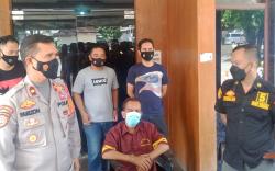 Anak Gadisnya Disenggol, Pria Palembang Ini Tusuk 2 Tetangga Pakai Pisau 