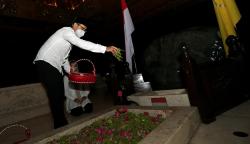 Menteri Nadiem Makarim Ziarah ke Makam Presiden Soekarno