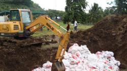 14 Ton Ayam Tak Layak Konsumsi dari Jawa Timur Dimusnahkan 