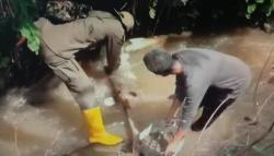 Buang Limbah ke Sungai, Saluran Pabrik Tekstil Dicor Satgas Citarum Harum<