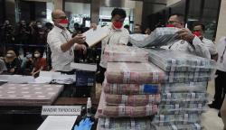 Bareskrim Polri Pamer Uang Puluhan Miliar Rupiah dari Kasus Pinjol Ilegal