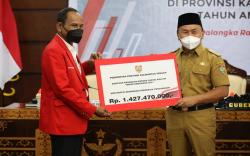 Gubernur Kalteng Salurkan Bantuan Keuangan kepada Partai Politik