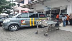 Pengusaha Rumah Makan di Karawang Terkapar Bersimbah Darah, Tewas saat Dibawa ke RS<