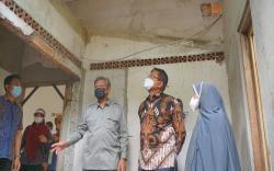 Peringati Hari Listrik, PLN Bedah Rumah Pensiunan di Sumsel <