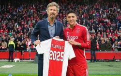 Unik, Ajax Amsterdam Perpanjang Kontrak Pemain di Hadapan Fans