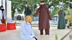 Sempat Pingsan, Terpidana Mesum di Aceh Barat Lanjutkan Hukuman Cambuk hingga 100 Kali