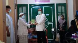 Puluhan Mushaf Alquran Disalurkan ke Komunitas Eks Preman di Makassar<