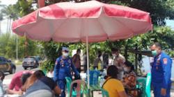 Warga Pesisir Pantai Antusias Ikut Vaksinasi Keliling Polres Minsel