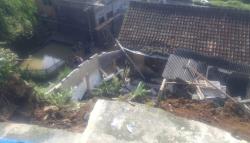 Longsor Terjang Kampung Gunungjati Sukabumi, 1 Madrasah Rusak<