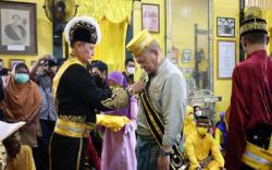 La Nyalla Resmi Bergelar Datuk I Puatta dari Kesultanan Kadriyah Pontianak