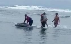 2 Wisatawan Terseret Ombak di Pantai Karapyak Pangandaran, 1 Hilang 1 Selamat<