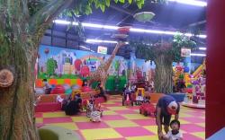 Wahana Bermain Anak Dibuka, Warga Bandung Serbu Mal