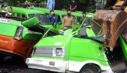 Ratusan Angkot Kota Bogor Dihancurkan, Ini Penggantinya