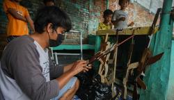 Limbah Kayu Diubah Menjadi Mainan Anak Bernilai Puluhan Ribu Rupiah