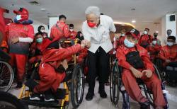 Lepas Atlet Peparnas Jateng ke Papua, Ganjar: Semangat Ya, Kalian Pasti Juara