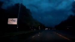 Misterius! Kilatan Cahaya Jadikan Langit Malam Biru Cerah