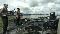 Rumah Kayu di Pontianak Dilalap Api, Penghuni Lompat ke Sungai Selamatkan Diri