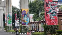 Warna-warni Mural Hiasi Tiang JLNT Trunojoyo