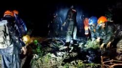 Hujan Deras Picu Tanah Longsor Tutup Jalan Kolonel Masturi-Lembang<