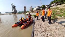 BPBD Jatim dan Tim SAR Sisir Lokasi Perahu Tenggelam di Bojonegoro