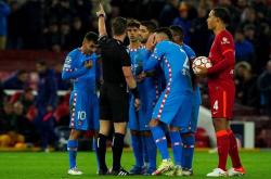 Bek Atletico Diganjar Kartu Merah Aneh Vs Liverpool, Ternyata Ini Penyebabnya