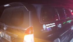 Diduga Tabrak Truk, Mobil Rombongan Dosen UGM Ringsek di Tol Cipali<
