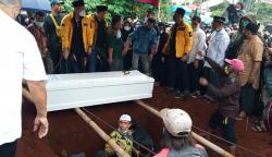 Dipisahkan Maut, Vanesa Anggel dan Bibi Dimakamkan Satu Liang Lahat