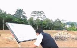 Tinjau Sejumlah Proyek, Pj Bupati Emosi hingga Robohkan Papan Proyek 