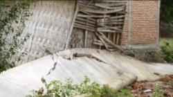 Hujan Deras, Pagar Tembok Sekolah di Blora Ini Mendadak Roboh 