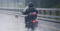 Musim Penghujan, Ini 4 Perlengkapan Wajib yang Harus Ada di Motor