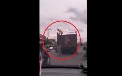 2 Bajing Loncat Terekam Kamera Warga Curi Besi dari Truk 