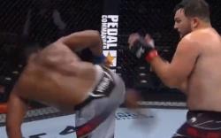 Viral, Tendangan Memutar Petarung Kelas Berat Chris Barnett Kejutkan Fans MMA