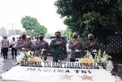 Puisi Kapolda Metro Jaya untuk Panglima TNI Bikin Sedih, Judulnya Pergi untuk Kembali