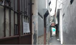 Terekam CCTV, Emak-Emak di Tambora Jadi Korban Begal di Gang Sempit