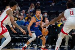 Hasil NBA 2021/2022: Bucks Kembali Kalah, Warriors Libas Rockets