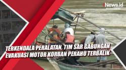 Video Terkendala Peralatan, Tim SAR Gabungan Evakuasi Motor Korban Perahu Terbalik di Tuban