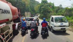 Imbas Perbaikan Jalan Nasional, Kendaraan di Cipatat KBB Macet Berjam-jam