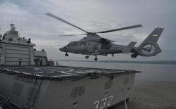 Detik-Detik 3 KRI dan 1 Helikopter TNI AL Berhadapan dengan 2 Kapal Perang AS di Laut Jawa