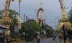 Pasang Penjor Galungan, Warga Bali Diminta Jaga Jarak 2,5 Meter dari Jaringan Listrik