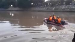 Gunakan Perahu Karet, Pencarian Pria Hanyut di Sungai Ciliwung Hari Ini Dilanjutkan