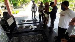 Teladani Perjuangan Slamet Riyadi, Ketua PKR Ziarah ke TMP Kusuma Bhakti