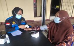 Cerita Nenek Usia 73 Tahun Datang ke Kantor Polisi Minta Divaksin agar Tetap Sehat<