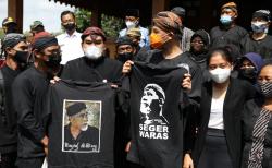 Begini Momen Pertemuan Ganjar dengan Sedulur Sikep Samin di Hutan Gersang