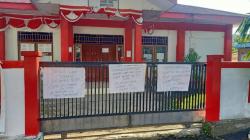 Tolak Lurah Baru, Warga Batuputih Atas Kota Bitung Segel Kantor Kelurahan