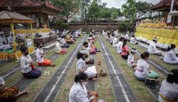 Umat Hindu Tangerang Sembahyang Hari Raya Galungan