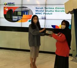 Dapat Gerobak Baru dari MNC Peduli, Pedagang Ini Sampai Enggak Bisa Tidur 